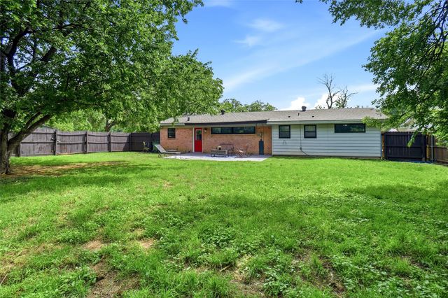 889 Jerry Lane, Bedford, TX 76022