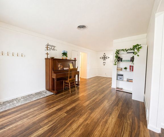 889 Jerry Lane, Bedford, TX 76022