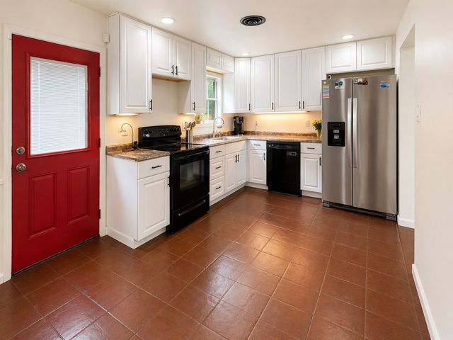 889 Jerry Lane, Bedford, TX 76022