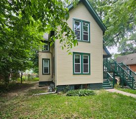 2217 LATHAM Street, Rockford, IL 61103