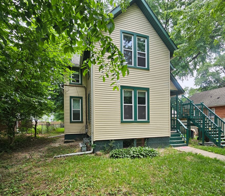 2217 LATHAM Street, Rockford, IL 61103