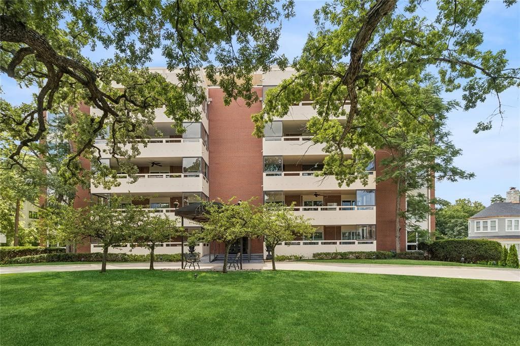 4004 Grand Avenue 103, Des Moines, IA 50312
