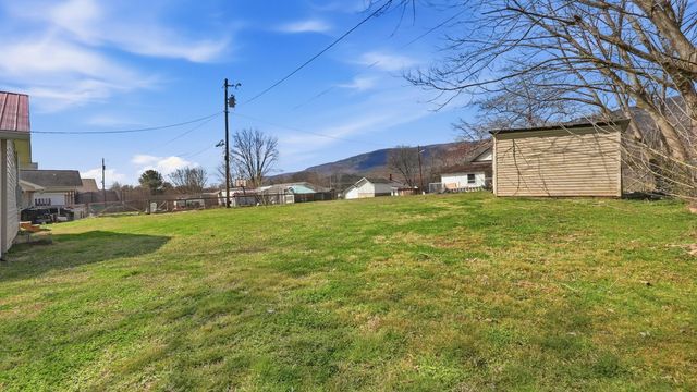171 S Chestnut Street, Whitwell, TN 37397