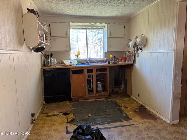 4041 Rocky Branch Rd, Walland, TN 37886