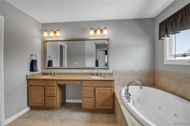 10 Tranquility Trail, Lancaster, NY 14086