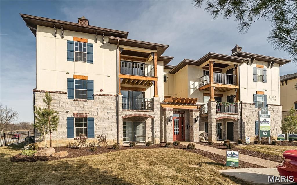 332 Bordeaux Way, St Peters, MO 63376
