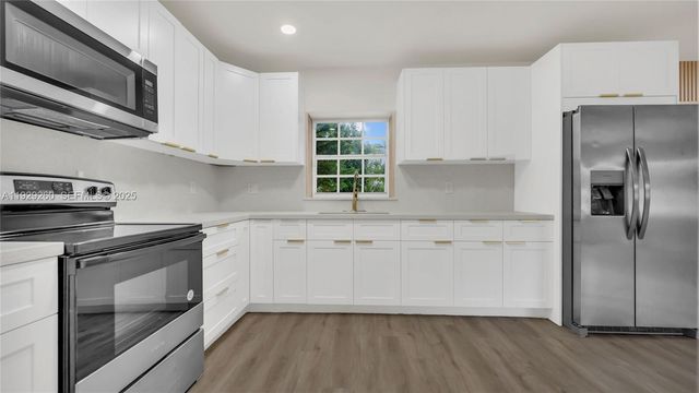 261 NW 144th St, Miami, FL 33168