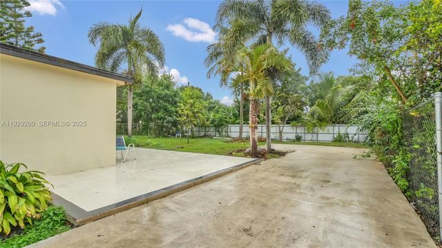261 NW 144th St, Miami, FL 33168