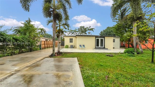 261 NW 144th St, Miami, FL 33168
