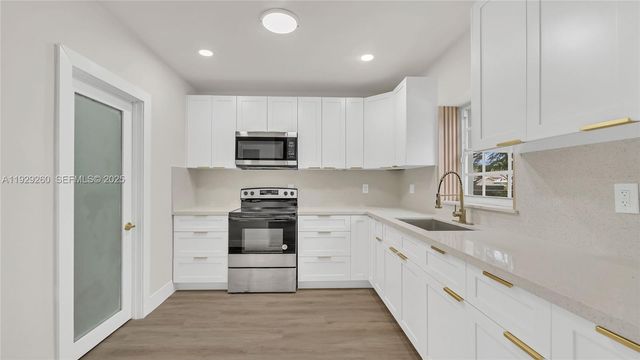 261 NW 144th St, Miami, FL 33168