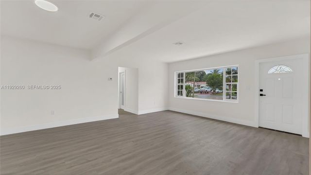 261 NW 144th St, Miami, FL 33168