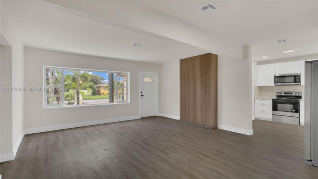 261 NW 144th St, Miami, FL 33168