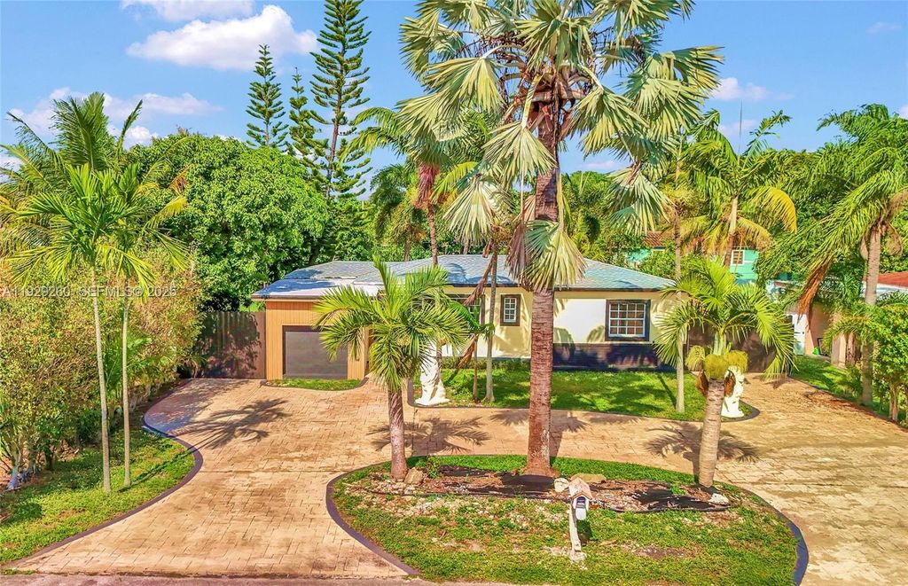 261 NW 144th St, Miami, FL 33168