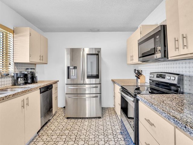 6520 SW 7th Court, North Lauderdale, FL 33068