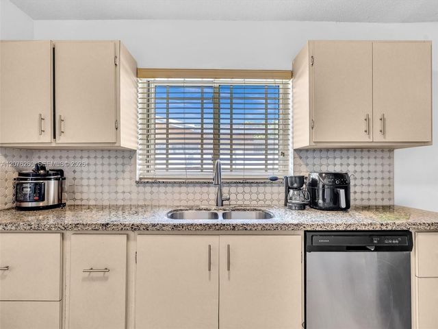 6520 SW 7th Court, North Lauderdale, FL 33068