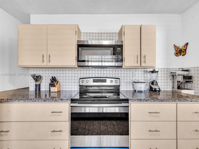 6520 SW 7th Court, North Lauderdale, FL 33068