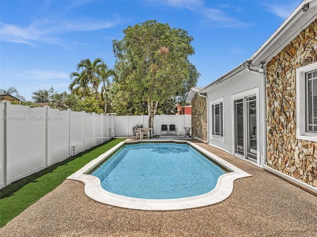6520 SW 7th Court, North Lauderdale, FL 33068