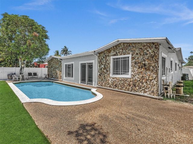 6520 SW 7th Court, North Lauderdale, FL 33068