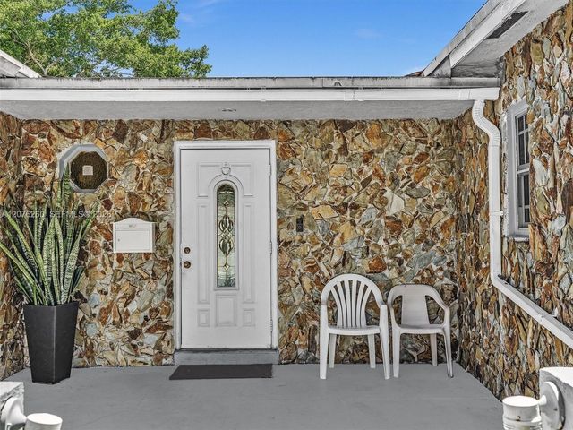 6520 SW 7th Court, North Lauderdale, FL 33068
