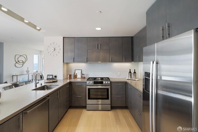 52 Innes Court 402, San Francisco, CA 94124