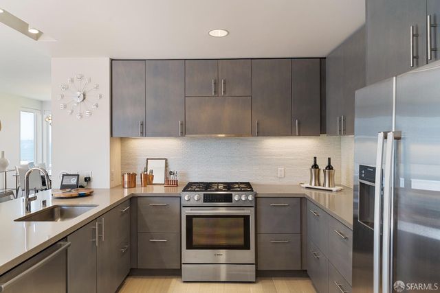 52 Innes Court 402, San Francisco, CA 94124