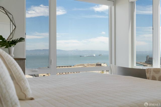 52 Innes Court 402, San Francisco, CA 94124