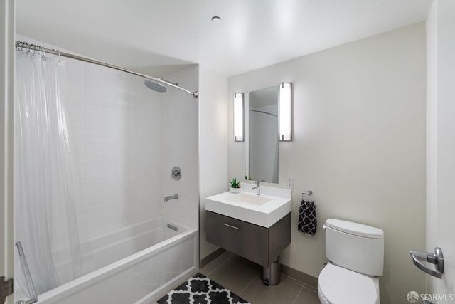 52 Innes Court 402, San Francisco, CA 94124