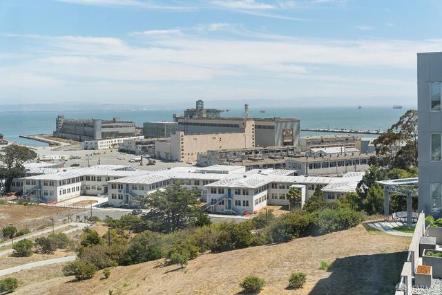 52 Innes Court 402, San Francisco, CA 94124