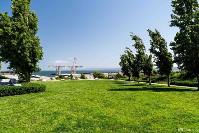 52 Innes Court 402, San Francisco, CA 94124