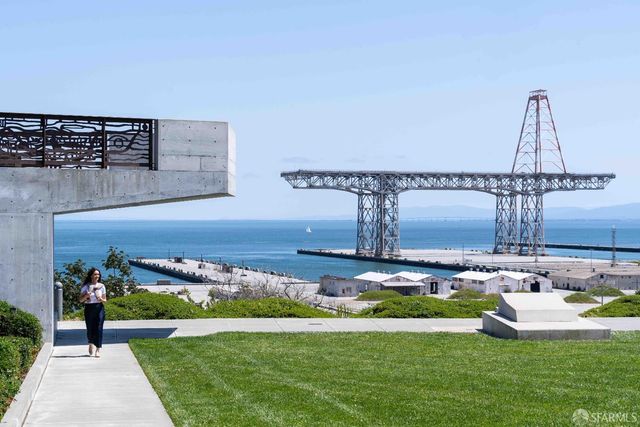 52 Innes Court 402, San Francisco, CA 94124