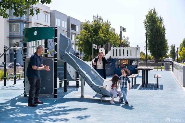 52 Innes Court 402, San Francisco, CA 94124