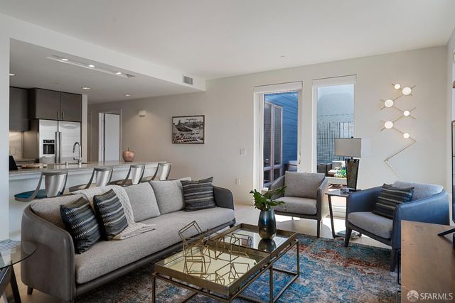 52 Innes Court 402, San Francisco, CA 94124