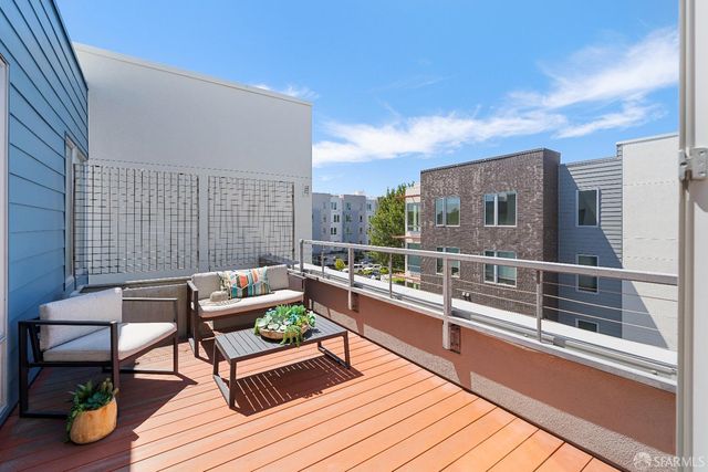 52 Innes Court 402, San Francisco, CA 94124