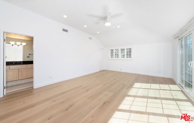 3071 Mcconnell Drive, Los Angeles, CA 90064