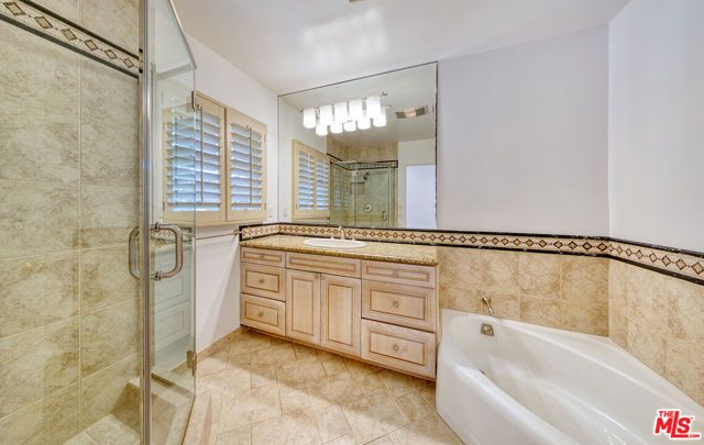 3071 Mcconnell Drive, Los Angeles, CA 90064