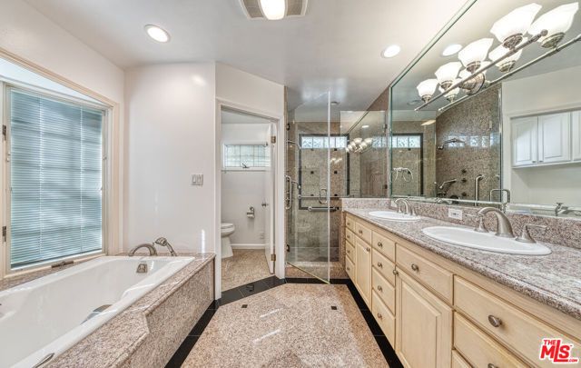 3071 Mcconnell Drive, Los Angeles, CA 90064