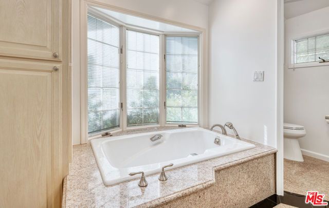 3071 Mcconnell Drive, Los Angeles, CA 90064
