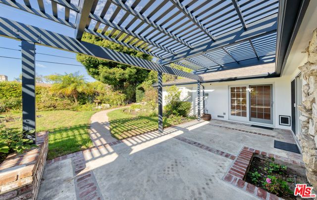 3071 Mcconnell Drive, Los Angeles, CA 90064