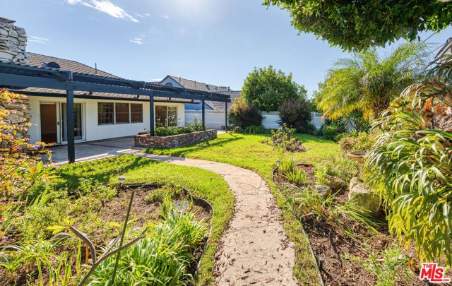 3071 Mcconnell Drive, Los Angeles, CA 90064