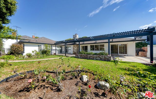 3071 Mcconnell Drive, Los Angeles, CA 90064