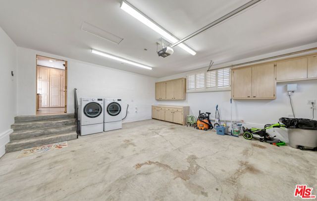 3071 Mcconnell Drive, Los Angeles, CA 90064