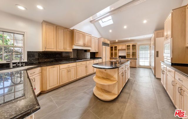 3071 Mcconnell Drive, Los Angeles, CA 90064
