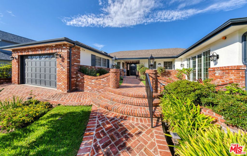 3071 Mcconnell Drive, Los Angeles, CA 90064