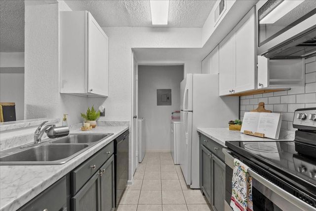 1500 Bay Area 339, Houston, TX 77058