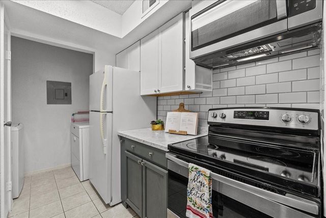 1500 Bay Area 339, Houston, TX 77058