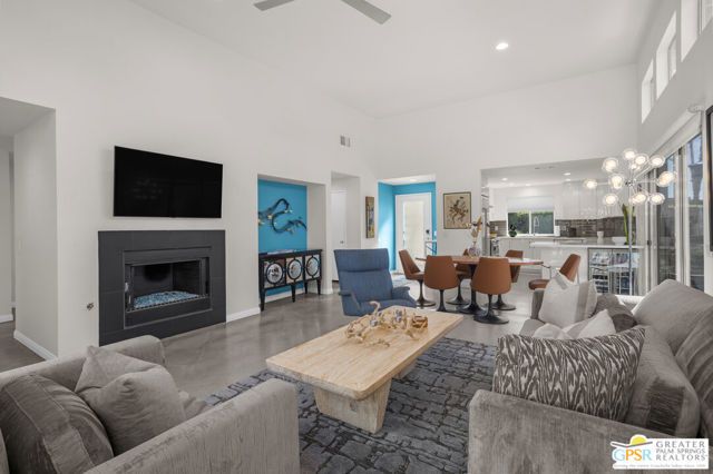 671 Dunes Court, Palm Springs, CA 92264