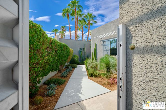 671 Dunes Court, Palm Springs, CA 92264