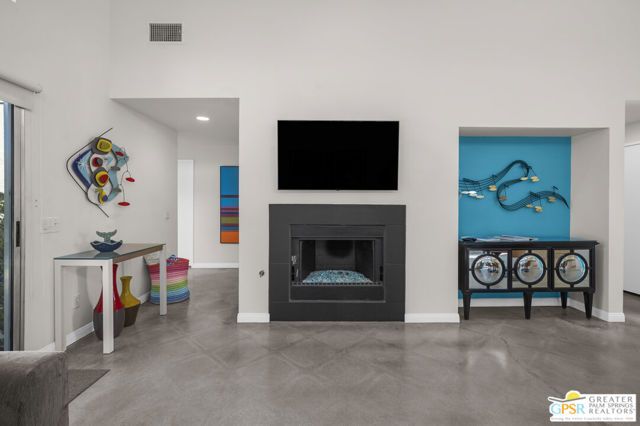 671 Dunes Court, Palm Springs, CA 92264