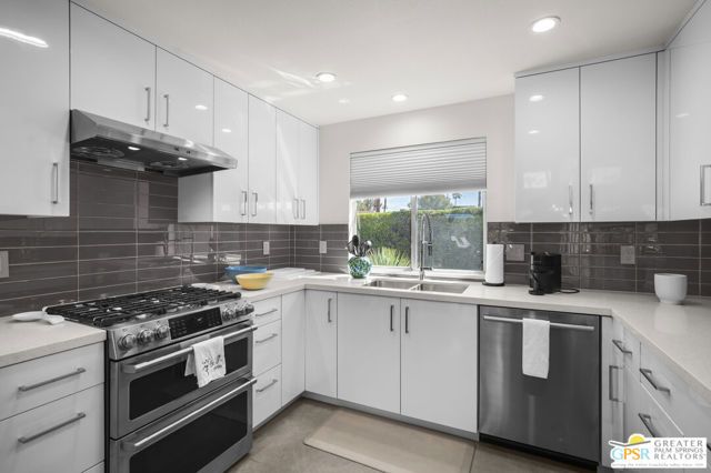671 Dunes Court, Palm Springs, CA 92264