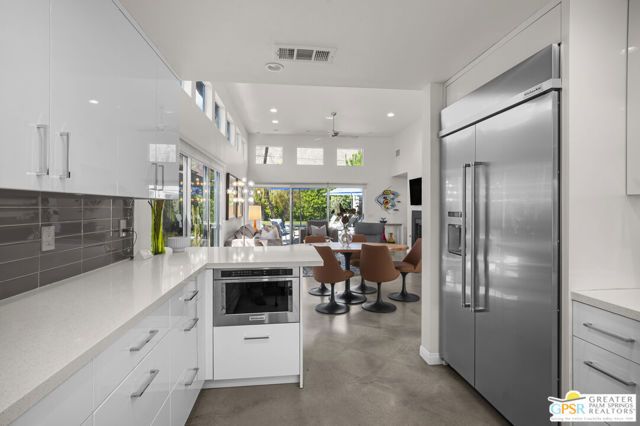 671 Dunes Court, Palm Springs, CA 92264